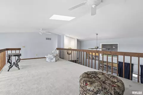Entry Way - 2421 E Lake Shore Dr, Springfield, IL 62712 photo 4 of 5