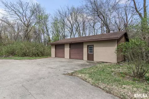 Exterior - 2421 E Lake Shore Dr, Springfield, IL 62712 photo 11 of 15