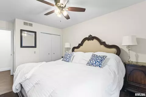 Bedroom - 2421 E Lake Shore Dr, Springfield, IL 62712 photo 8 of 11