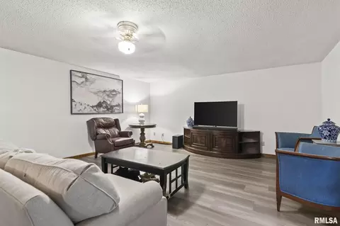 Living - 2421 E Lake Shore Dr, Springfield, IL 62712 photo 9 of 10