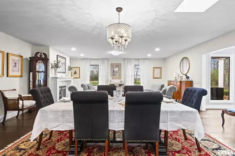 Dining - 2421 E Lake Shore Dr, Springfield, IL 62712 photo 3 of 9
