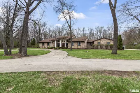 Exterior - 2421 E Lake Shore Dr, Springfield, IL 62712 photo 2 of 15