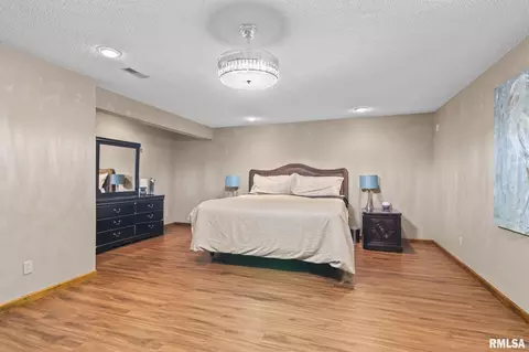 Bedroom - 2421 E Lake Shore Dr, Springfield, IL 62712 photo 11 of 11