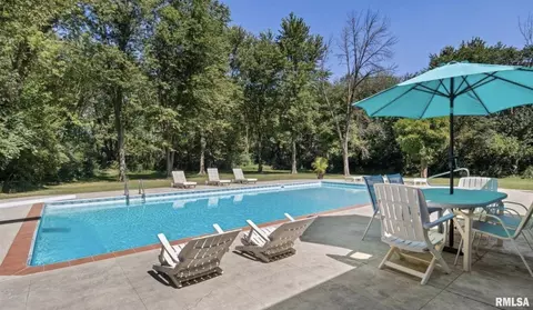 Exterior - 2421 E Lake Shore Dr, Springfield, IL 62712 photo 14 of 15