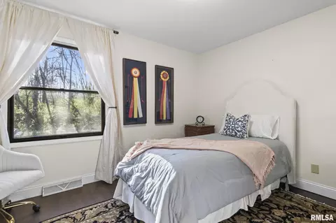 Bedroom - 2421 E Lake Shore Dr, Springfield, IL 62712 photo 5 of 11