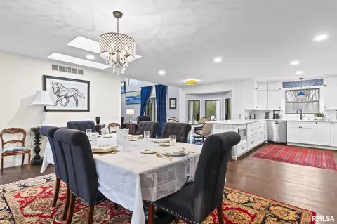 Dining - 2421 E Lake Shore Dr, Springfield, IL 62712 photo 1 of 9