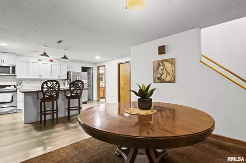 Dining - 2421 E Lake Shore Dr, Springfield, IL 62712 photo 8 of 9