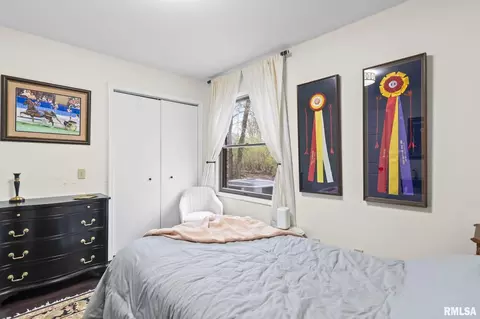 Bedroom - 2421 E Lake Shore Dr, Springfield, IL 62712 photo 6 of 11