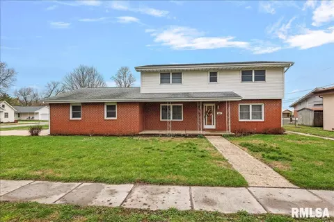 201 N Elm St, Williamsville, IL 62693