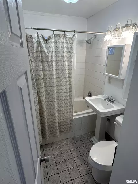Bath - 10 Reed Ct, Springfield, IL 62704 photo 1 of 2