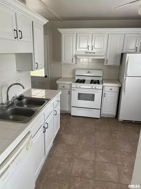 Kitchen - 10 Reed Ct, Springfield, IL 62704 photo 2 of 2
