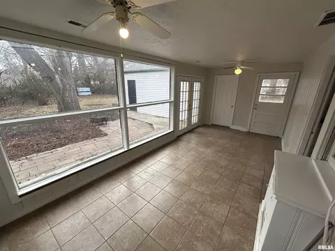 Exterior - 10 Reed Ct, Springfield, IL 62704 photo 2 of 4