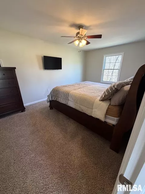 Bedroom - 19003 N Hammer Rd, Marshall, IL 62441 photo 1 of 3