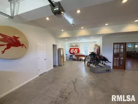 Entry Way - 19003 N Hammer Rd, Marshall, IL 62441 photo 3 of 8
