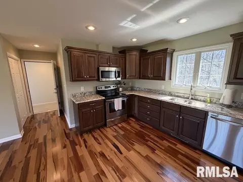 Kitchen - 19003 N Hammer Rd, Marshall, IL 62441 photo 2 of 2