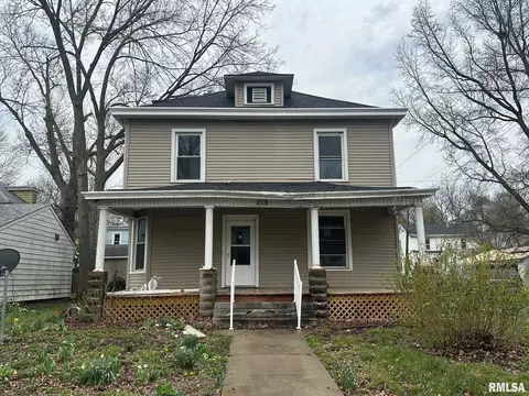 219 S Prairie St, Jacksonville, IL 62650