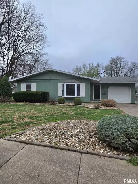 1012 S 15th St, Quincy, IL 62301