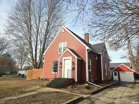 1014 Willard St, Galesburg, IL 61401