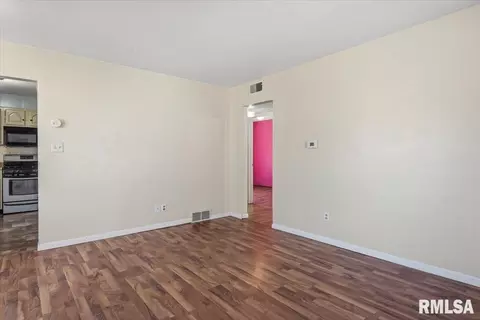 Entry Way - 1905 N 21st St, Springfield, IL 62702 photo 1 of 4