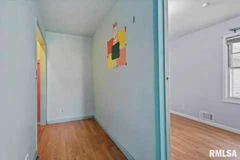 Entry Way - 1905 N 21st St, Springfield, IL 62702 photo 4 of 4