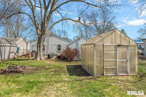 Exterior - 1905 N 21st St, Springfield, IL 62702 photo 6 of 7