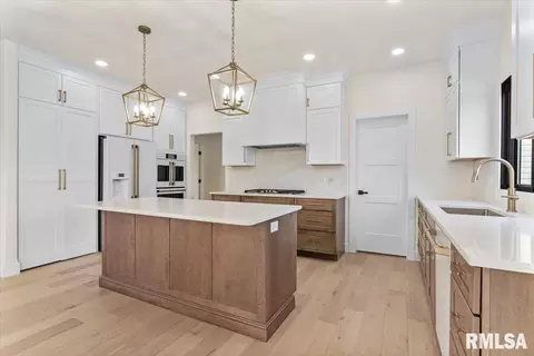Kitchen - 3315 Sudduth Rd, Sherman, IL 62684 photo 2 of 4