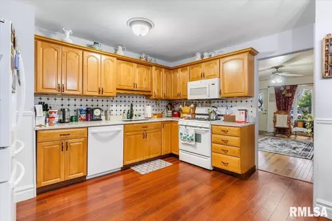 Kitchen - 17 Celeste Ct, Springfield, IL 62703 photo 1 of 2
