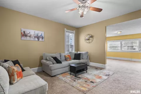 Living - 135 N State St, Springfield, IL 62702 photo 2 of 5