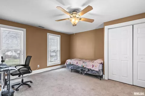 Bedroom - 135 N State St, Springfield, IL 62702 photo 7 of 9
