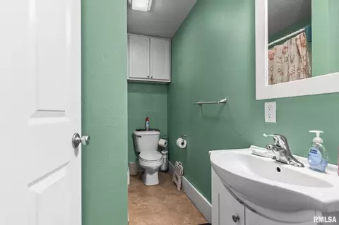 Bath - 135 N State St, Springfield, IL 62702 photo 2 of 2
