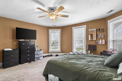 Bedroom - 135 N State St, Springfield, IL 62702 photo 6 of 9