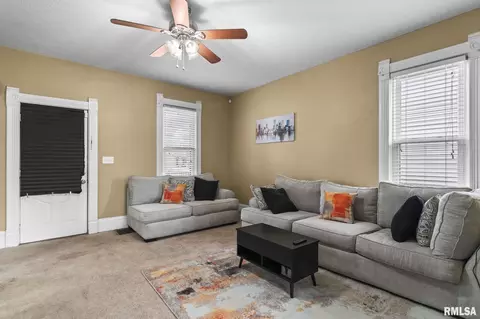 Living - 135 N State St, Springfield, IL 62702 photo 3 of 5