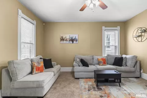Living - 135 N State St, Springfield, IL 62702 photo 1 of 5