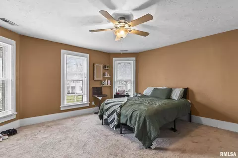 Bedroom - 135 N State St, Springfield, IL 62702 photo 4 of 9