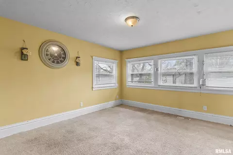 Bedroom - 135 N State St, Springfield, IL 62702 photo 1 of 9