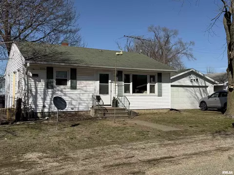 106 W Sycamore St, Gladstone, IL 61437