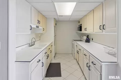 Kitchen - 35 Shady Ln, Avon, IL 61415 photo 6 of 6