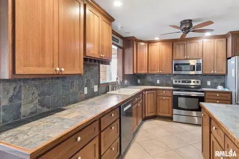 Kitchen - 35 Shady Ln, Avon, IL 61415 photo 1 of 6