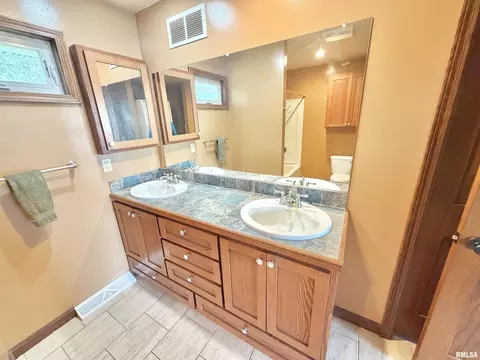 Bath - 35 Shady Ln, Avon, IL 61415 photo 2 of 6