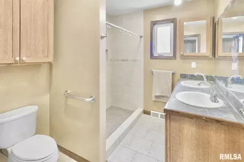 Bath - 35 Shady Ln, Avon, IL 61415 photo 3 of 6