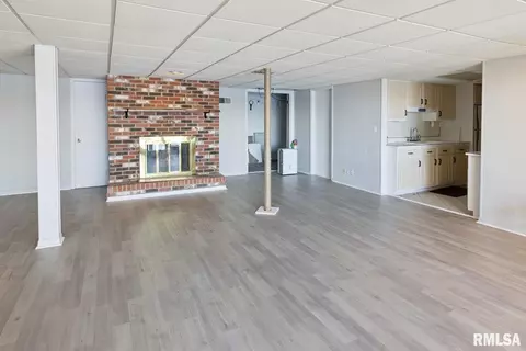Living - 35 Shady Ln, Avon, IL 61415 photo 6 of 7
