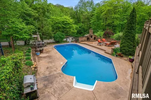 Exterior - 200 S Koke Mill Rd, Springfield, IL 62704 photo 8 of 12