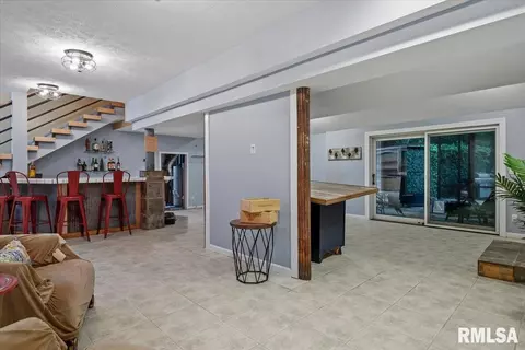 Entry Way - 200 S Koke Mill Rd, Springfield, IL 62704 photo 6 of 7