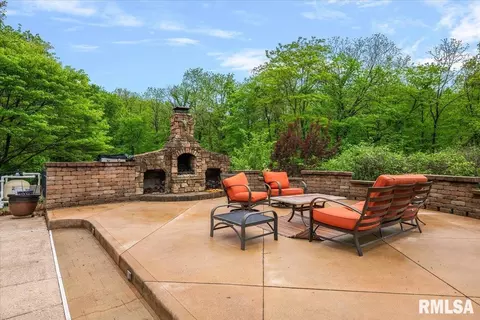 Exterior - 200 S Koke Mill Rd, Springfield, IL 62704 photo 9 of 12