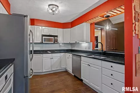 Kitchen - 200 S Koke Mill Rd, Springfield, IL 62704 photo 2 of 3
