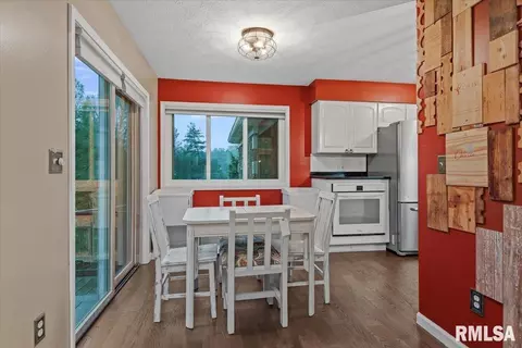 Dining - 200 S Koke Mill Rd, Springfield, IL 62704 photo 2 of 2