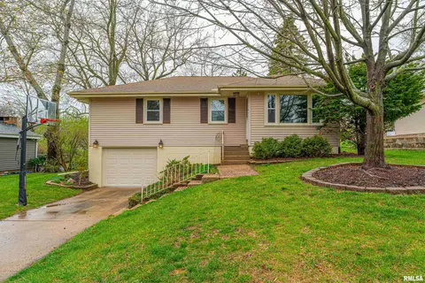 4615 N Lyndale Ter, Peoria, IL 61614