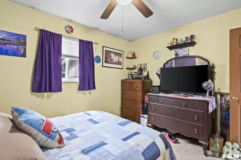 Bedroom - 2409 Sutherland Rd, Springfield, IL 62702 photo 3 of 5