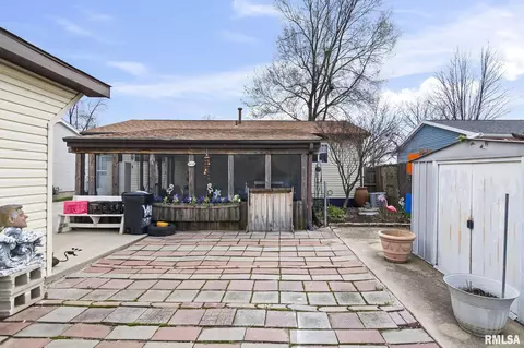 Exterior - 2409 Sutherland Rd, Springfield, IL 62702 photo 5 of 5
