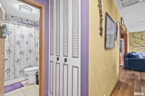 Entry Way - 2409 Sutherland Rd, Springfield, IL 62702 photo 1 of 3